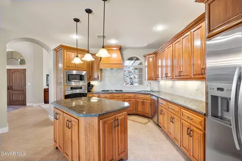 Kitchen - 507 Mesquite Dr, Tehachapi, CA 93561 photo 4 of 6