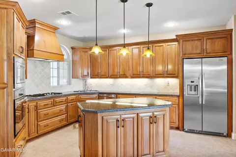 Kitchen - 507 Mesquite Dr, Tehachapi, CA 93561 photo 3 of 6