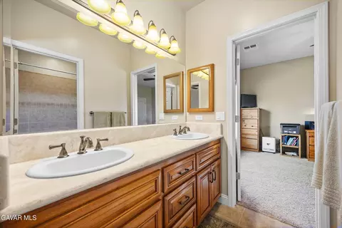 Bath - 507 Mesquite Dr, Tehachapi, CA 93561 photo 5 of 6