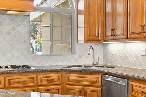 Kitchen - 507 Mesquite Dr, Tehachapi, CA 93561 photo 5 of 6