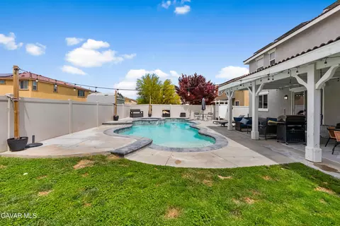 Exterior - 43857 47th St W, Lancaster, CA 93536 photo 6 of 11