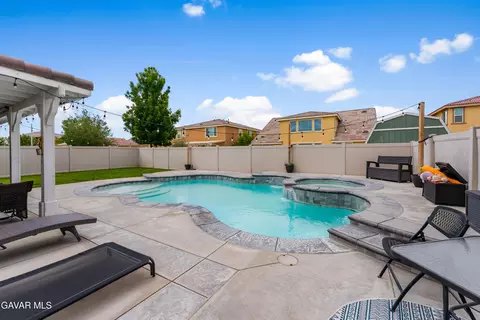 Exterior - 43857 47th St W, Lancaster, CA 93536 photo 2 of 11