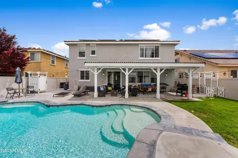 Exterior - 43857 47th St W, Lancaster, CA 93536 photo 3 of 11