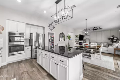 Kitchen - 43857 47th St W, Lancaster, CA 93536 photo 4 of 6