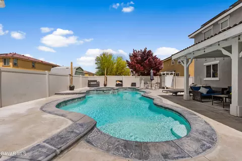 Exterior - 43857 47th St W, Lancaster, CA 93536 photo 7 of 11