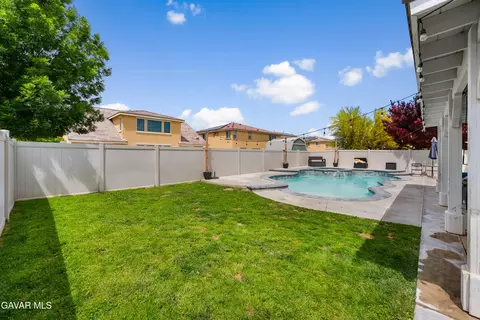 Exterior - 43857 47th St W, Lancaster, CA 93536 photo 5 of 11