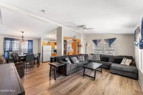 1030 Avenue S E #114, Palmdale, CA 93550