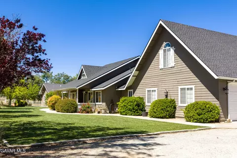 Exterior - 20761 Schout Rd, Tehachapi, CA 93561 photo 3 of 6