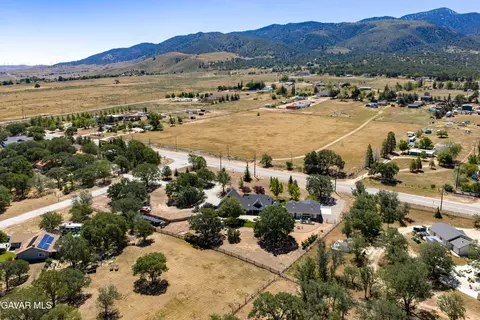View/Area - 20761 Schout Rd, Tehachapi, CA 93561 photo 8 of 9