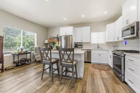 Kitchen - 20761 Schout Rd, Tehachapi, CA 93561 photo 3 of 4