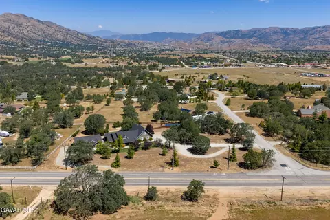 View/Area - 20761 Schout Rd, Tehachapi, CA 93561 photo 5 of 9