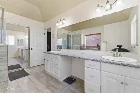 Bath - 20761 Schout Rd, Tehachapi, CA 93561 photo 1 of 6