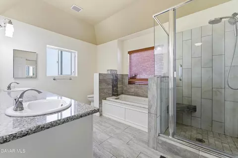 Bath - 20761 Schout Rd, Tehachapi, CA 93561 photo 2 of 6