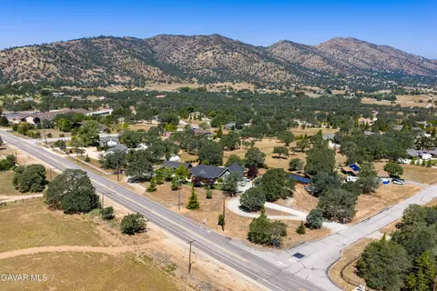 View/Area - 20761 Schout Rd, Tehachapi, CA 93561 photo 4 of 9