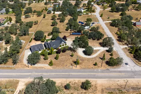 View/Area - 20761 Schout Rd, Tehachapi, CA 93561 photo 6 of 9