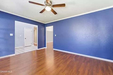 Living - 20761 Schout Rd, Tehachapi, CA 93561 photo 2 of 3