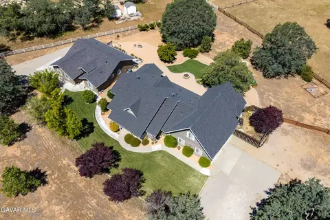 View/Area - 20761 Schout Rd, Tehachapi, CA 93561 photo 1 of 9