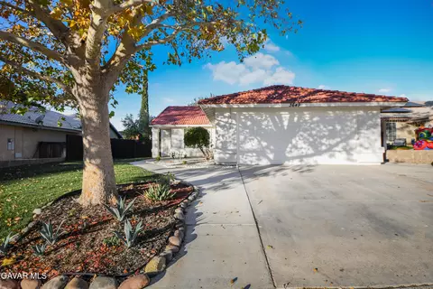 3649 Scherer Dr, Rosamond, CA 93560