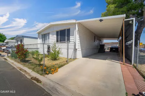 3300 15th St #SPC 275, Rosamond, CA 93560