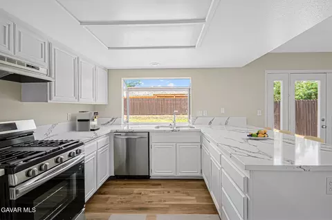 Kitchen - 741 Desert Calico Dr, Lancaster, CA 93534 photo 3 of 4