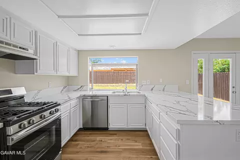 Kitchen - 741 Desert Calico Dr, Lancaster, CA 93534 photo 4 of 4