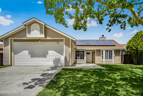 741 Desert Calico Dr, Lancaster, CA 93534