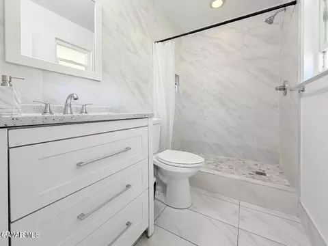 Bath - 1802 Linda Ave, Lancaster, CA 93534 photo 2 of 3