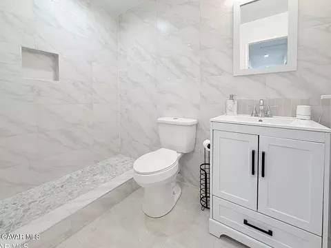Bath - 1802 Linda Ave, Lancaster, CA 93534 photo 1 of 3