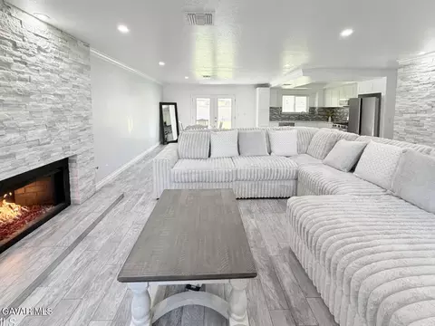 Living - 1802 Linda Ave, Lancaster, CA 93534 photo 3 of 4