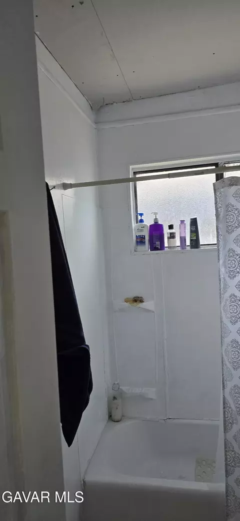 Bath - 43310 Fairglen Rd, Lancaster, CA 93535 photo 2 of 2