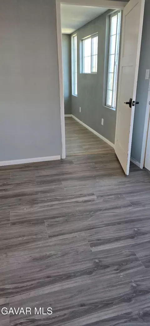 Entry Way - 43310 Fairglen Rd, Lancaster, CA 93535 photo 12 of 19