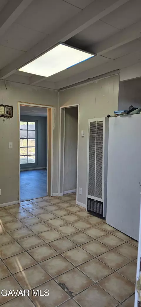 Entry Way - 43310 Fairglen Rd, Lancaster, CA 93535 photo 8 of 19