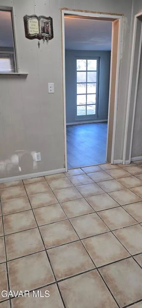 Entry Way - 43310 Fairglen Rd, Lancaster, CA 93535 photo 19 of 19
