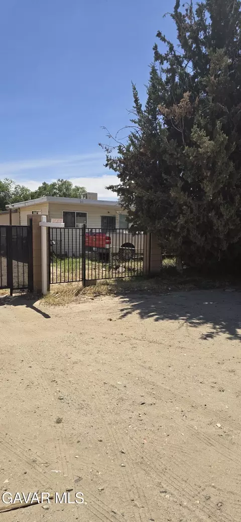 Exterior - 43310 Fairglen Rd, Lancaster, CA 93535 photo 3 of 13