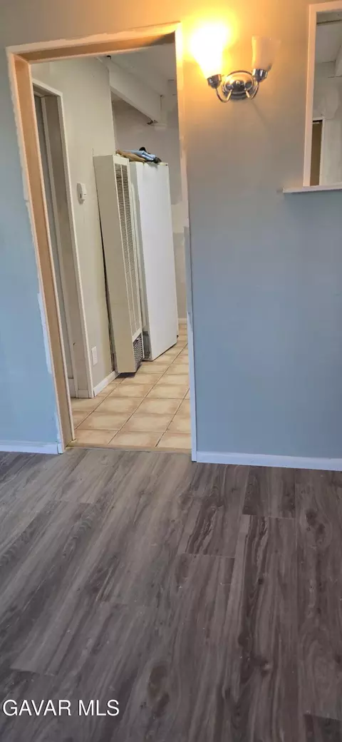 Entry Way - 43310 Fairglen Rd, Lancaster, CA 93535 photo 14 of 19