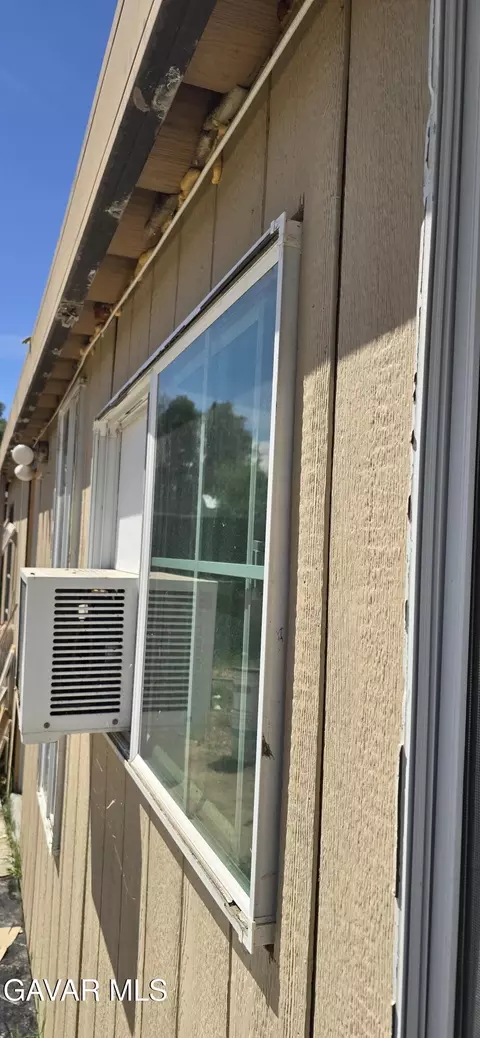 Exterior - 43310 Fairglen Rd, Lancaster, CA 93535 photo 5 of 13
