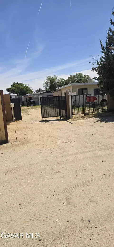 43310 Fairglen Rd, Lancaster, CA 93535