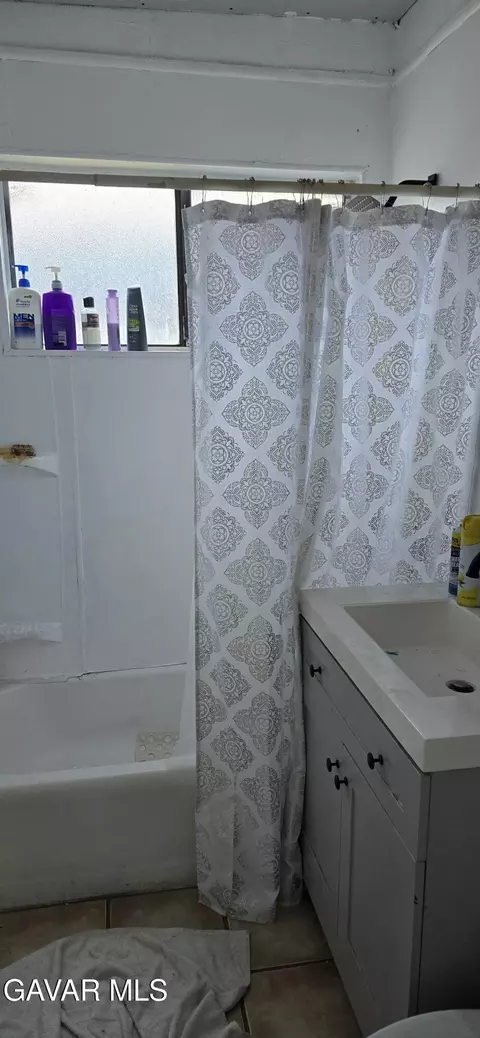 Bath - 43310 Fairglen Rd, Lancaster, CA 93535 photo 1 of 2