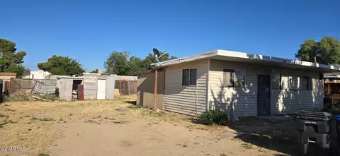 Exterior - 43310 Fairglen Rd, Lancaster, CA 93535 photo 9 of 13