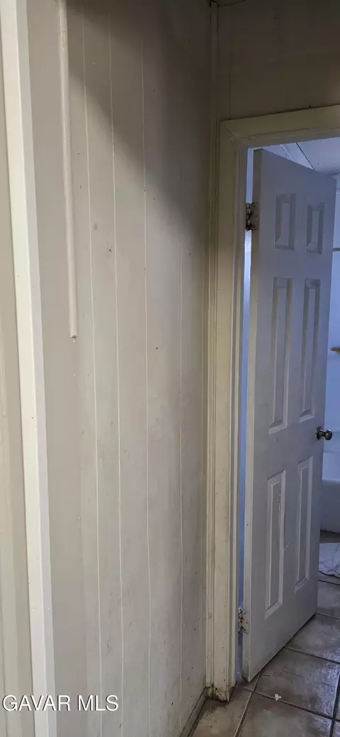 Entry Way - 43310 Fairglen Rd, Lancaster, CA 93535 photo 5 of 19