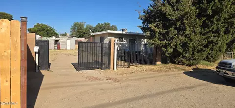 Exterior - 43310 Fairglen Rd, Lancaster, CA 93535 photo 11 of 13