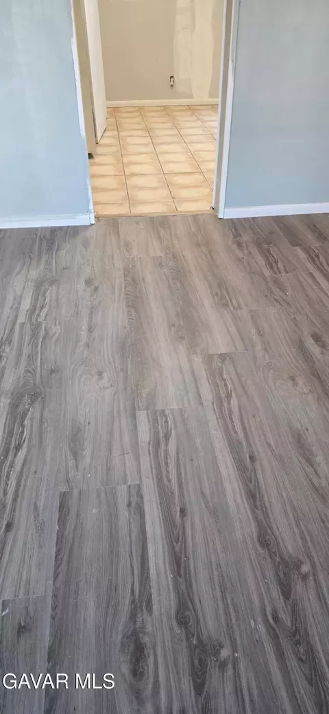 Entry Way - 43310 Fairglen Rd, Lancaster, CA 93535 photo 11 of 19