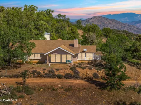 18073 Water Canyon Rd, Tehachapi, CA 93561