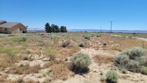 Ave A6 Vic 82 Stw, Lancaster, CA 93536