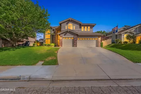 42204 Round Hill Dr, Lancaster, CA 93536