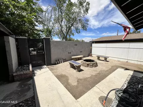 Exterior - 45430 Andale Ave, Lancaster, CA 93535 photo 8 of 11
