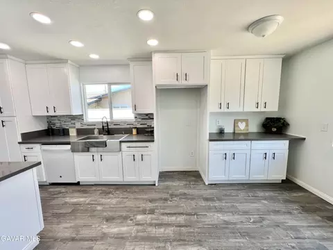 Kitchen - 45430 Andale Ave, Lancaster, CA 93535 photo 2 of 7