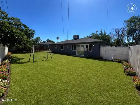 Exterior - 45430 Andale Ave, Lancaster, CA 93535 photo 10 of 11