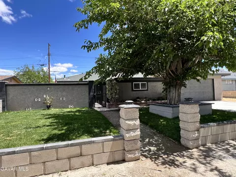 Exterior - 45430 Andale Ave, Lancaster, CA 93535 photo 2 of 11