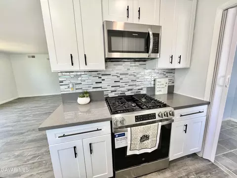 Kitchen - 45430 Andale Ave, Lancaster, CA 93535 photo 6 of 7